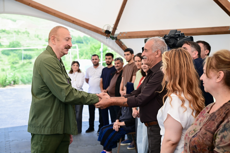 President Met with Residents in Kichik Galadarasi Village – PHOTO